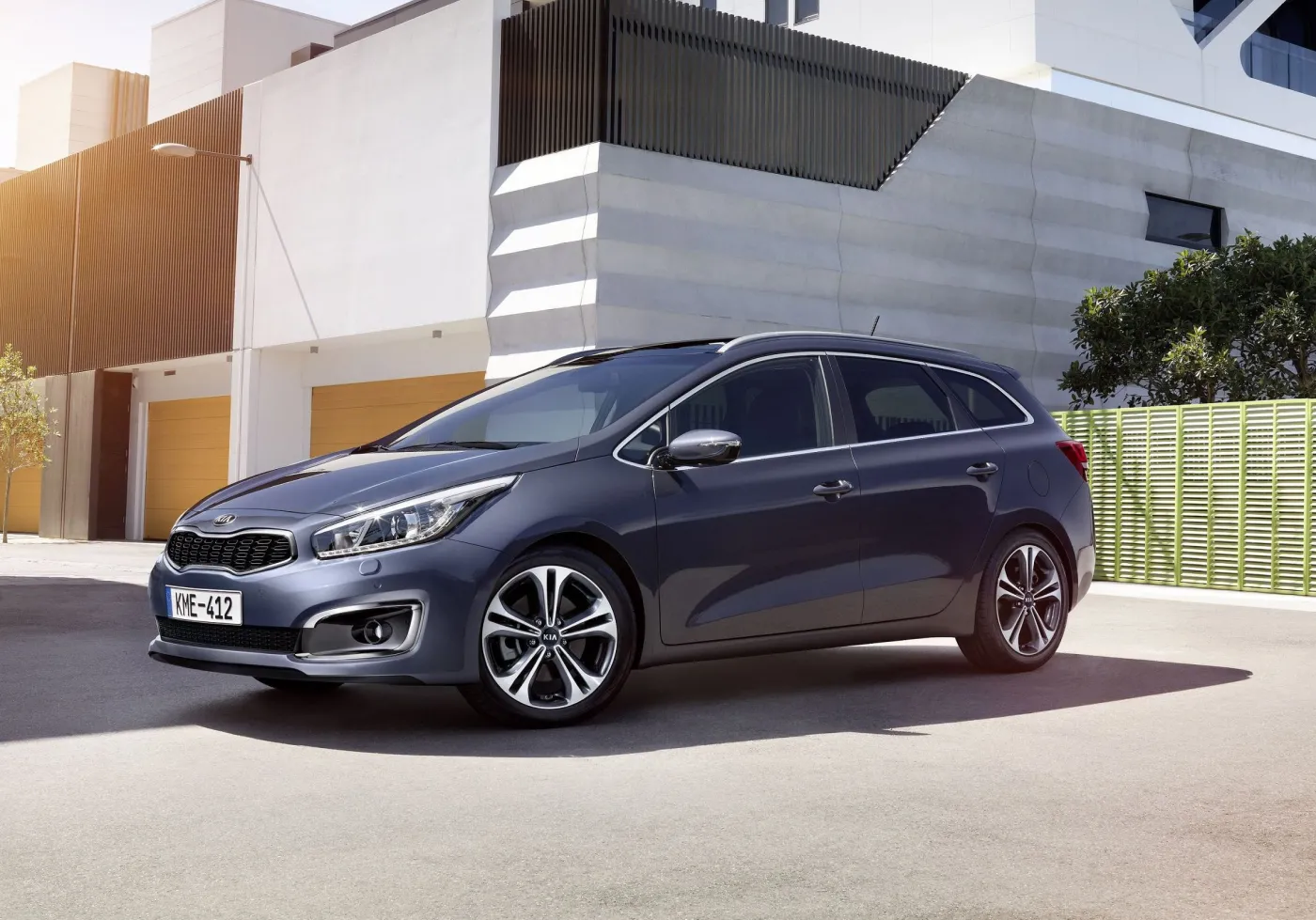 7929800-kia-cee-d.jpg