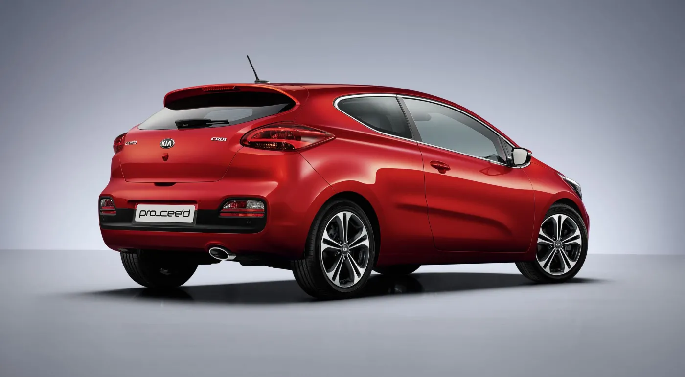 7929890-kia-cee-d.jpg