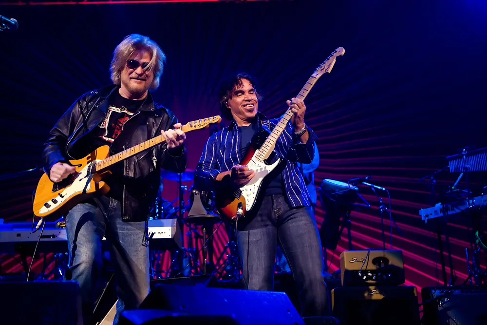 7951432-hall-oates.jpg