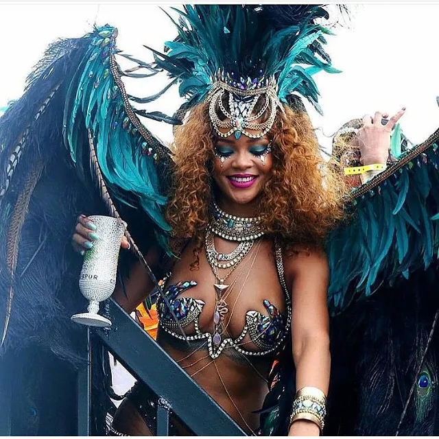 8051646-rihanna.jpg