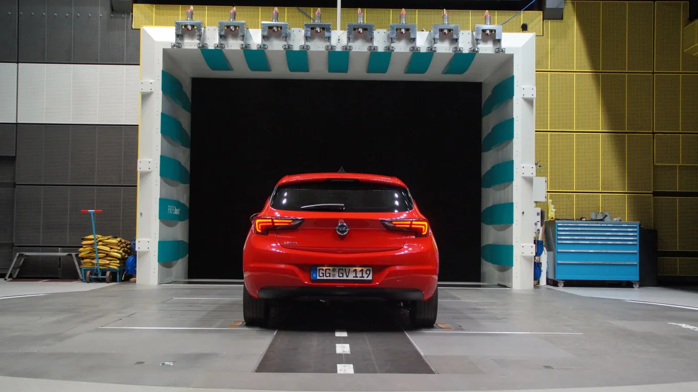 8052171-opel-astra.jpg