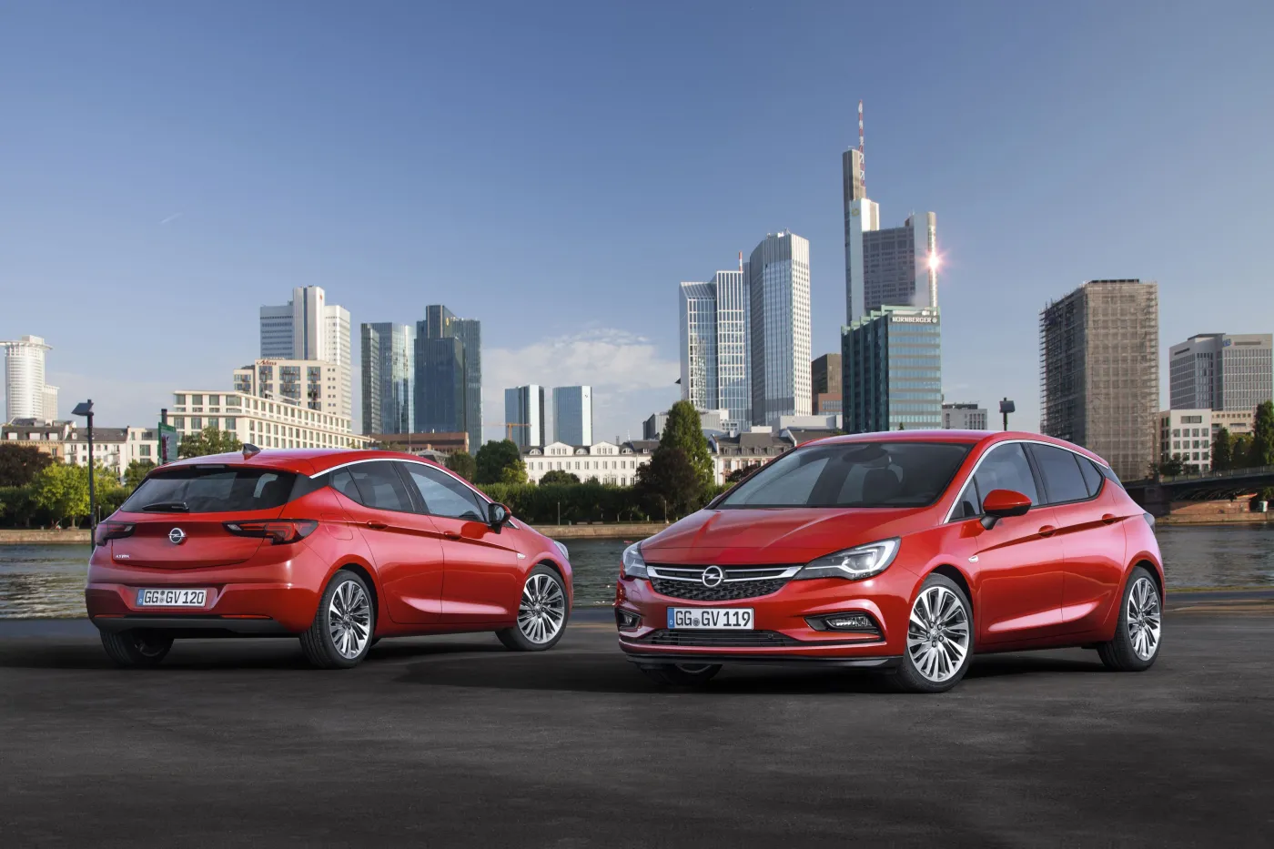 8131412-opel-astra.jpg