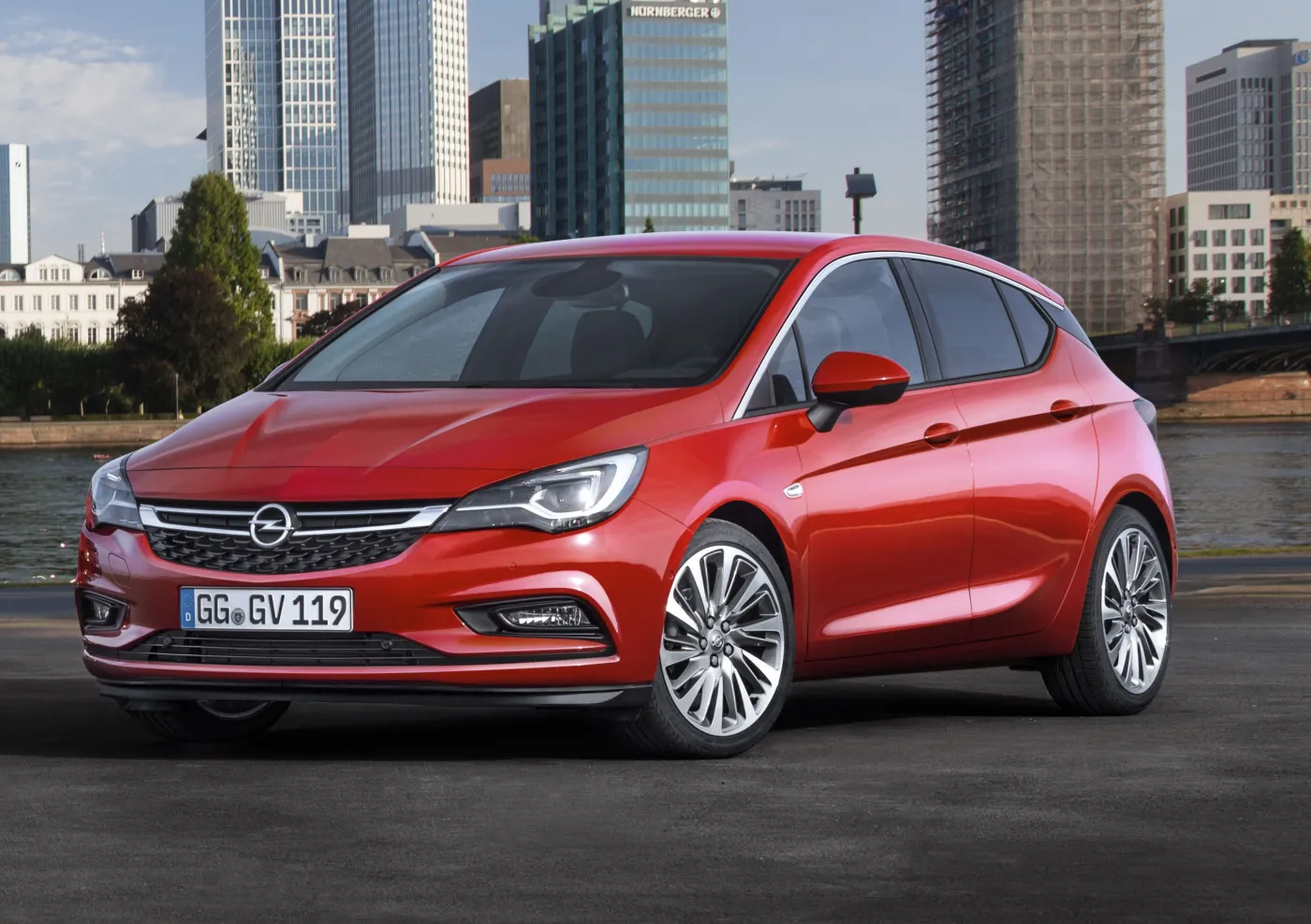 8131350-opel-astra.jpg