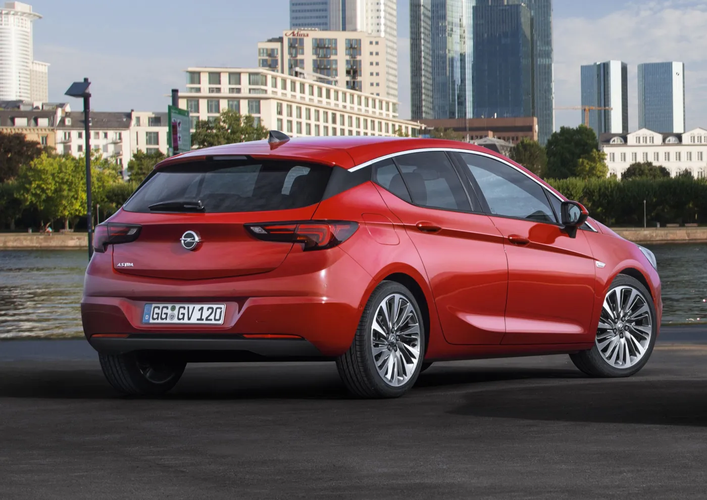 8131381-opel-astra.jpg