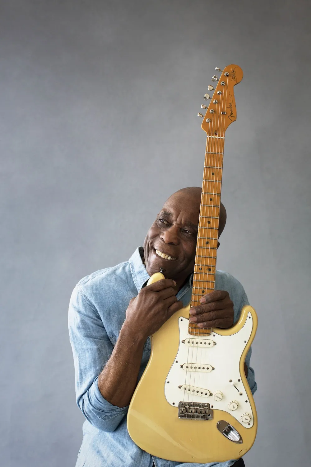 8143359-buddy-guy.jpg