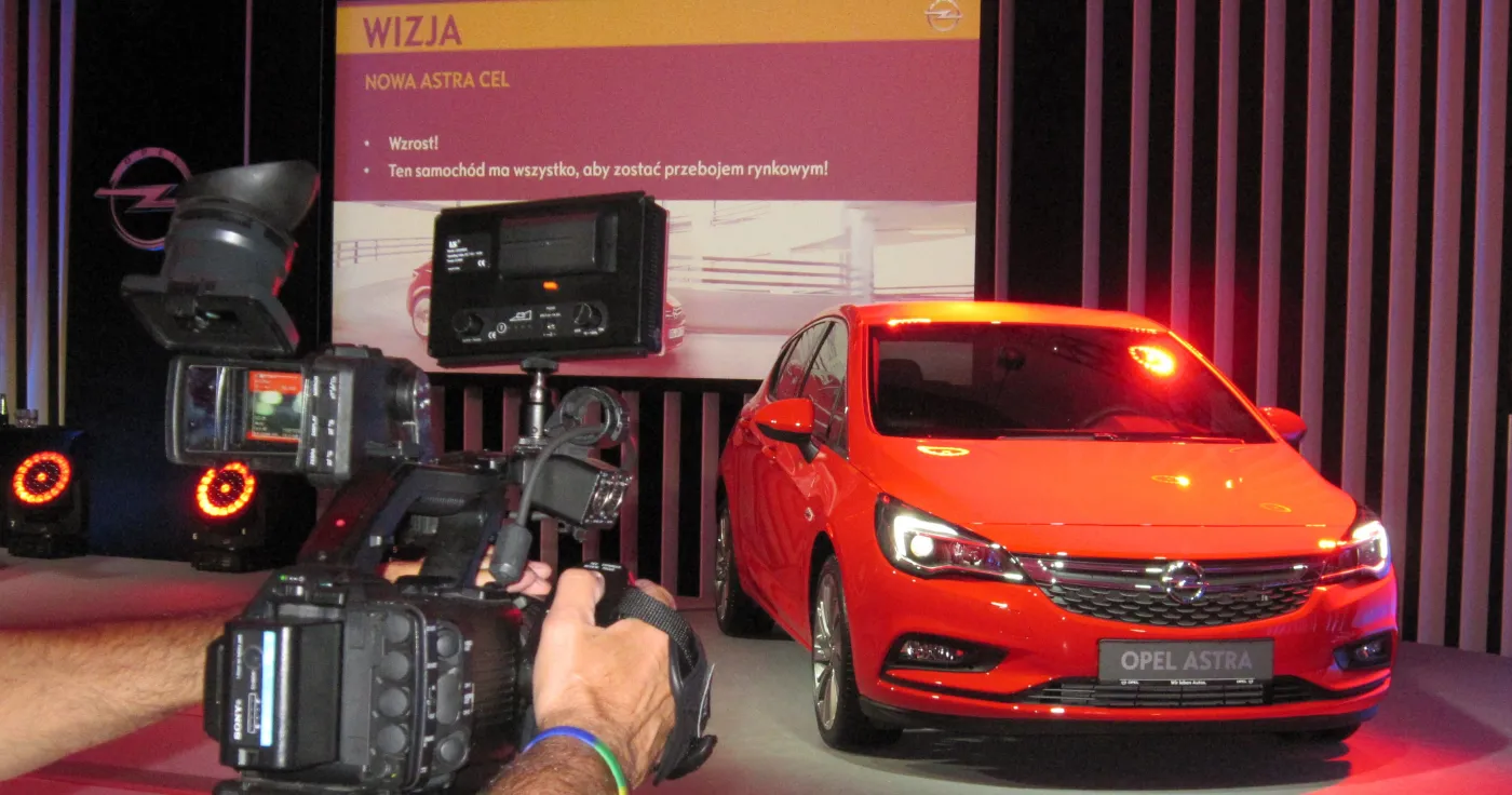 8156170-opel-astra.jpg