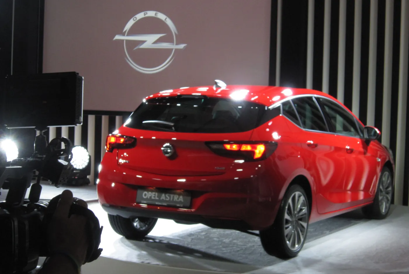 8156201-opel-astra.jpg