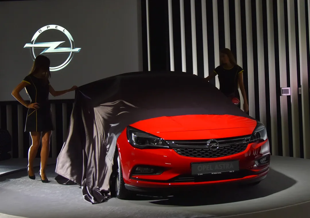 8161811-opel-astra.jpg