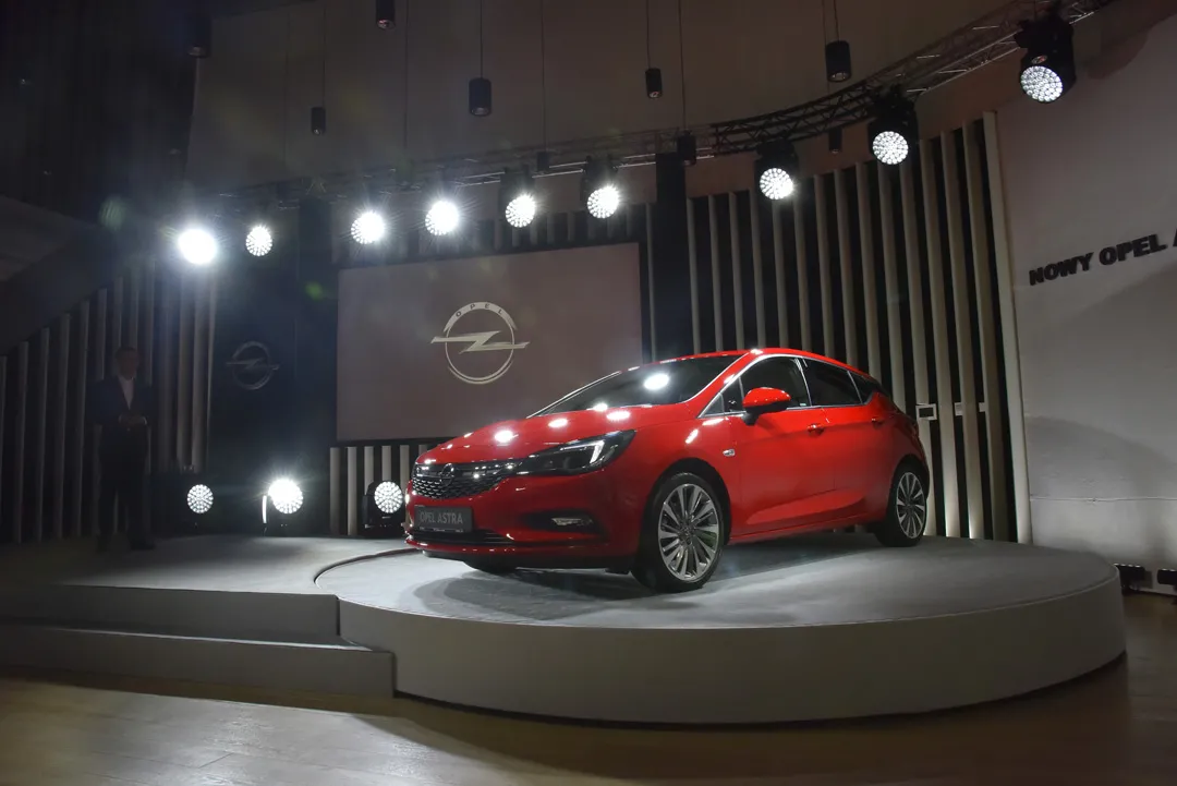 8161966-opel-astra.jpg