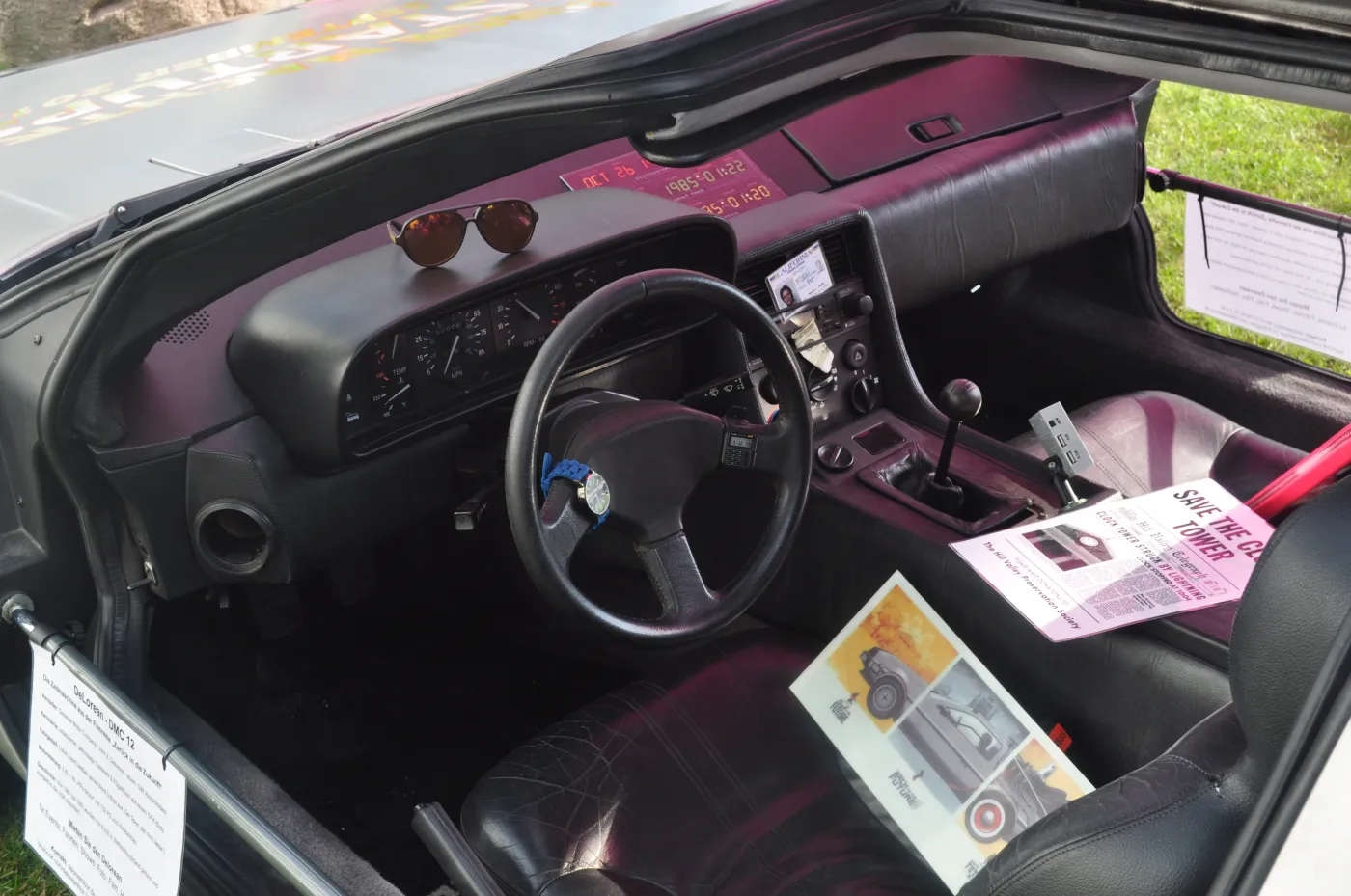 8175520-delorean.jpg