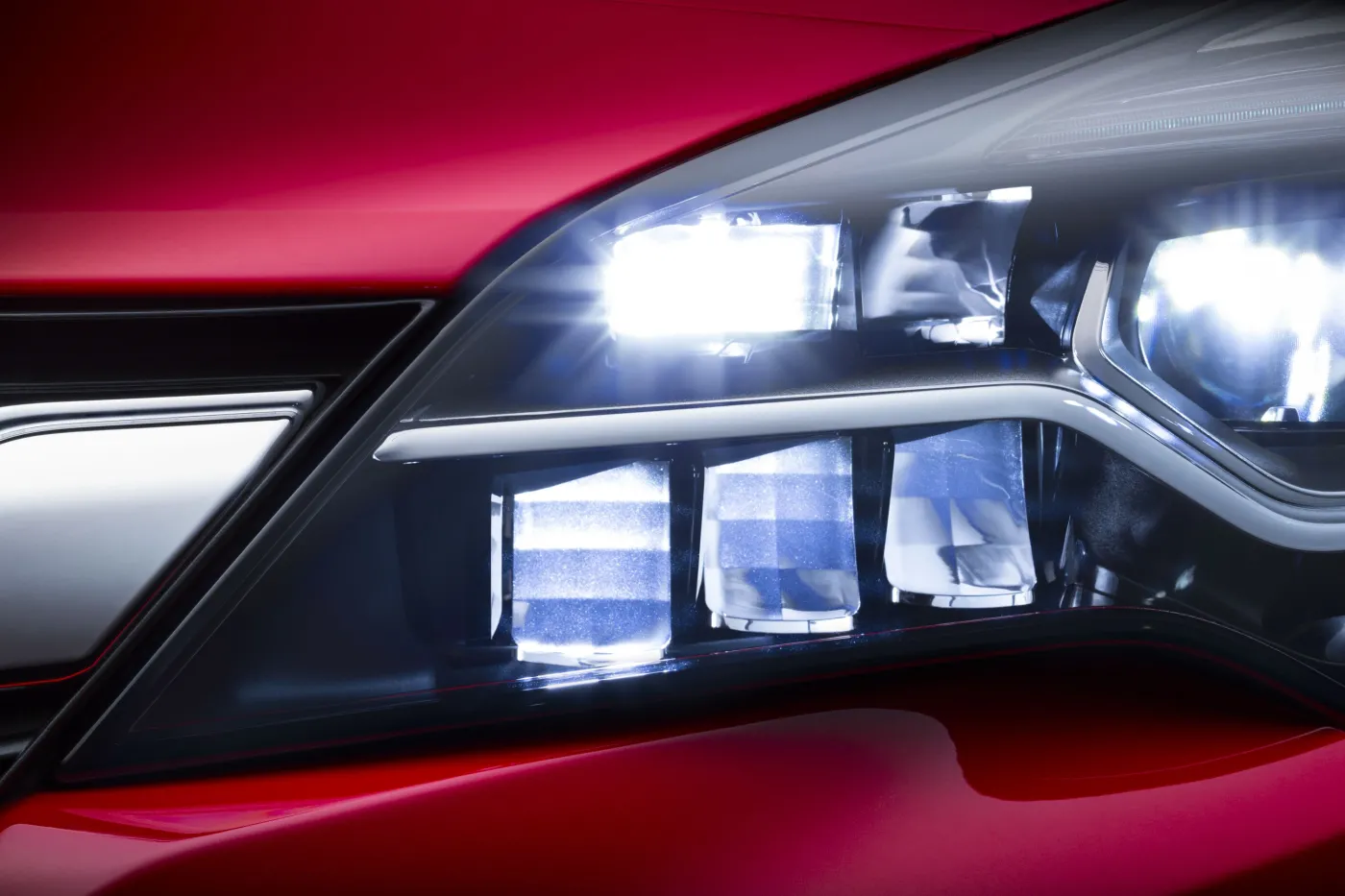 Nowy opel astra z Polski jako pierwszy dostanie przełomowe reflektory. ZDJĘCIA