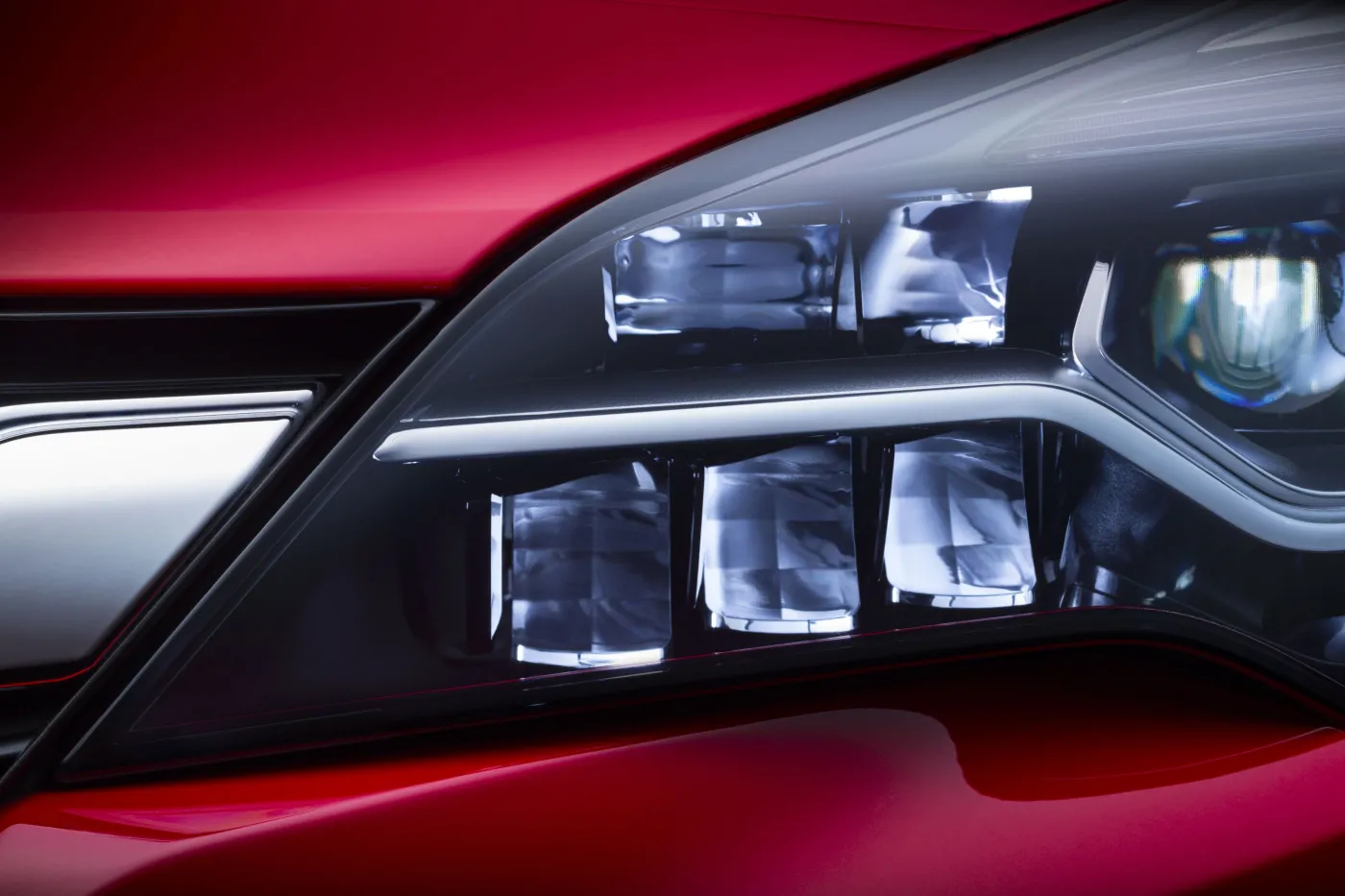 7760937-opel-astra.jpg