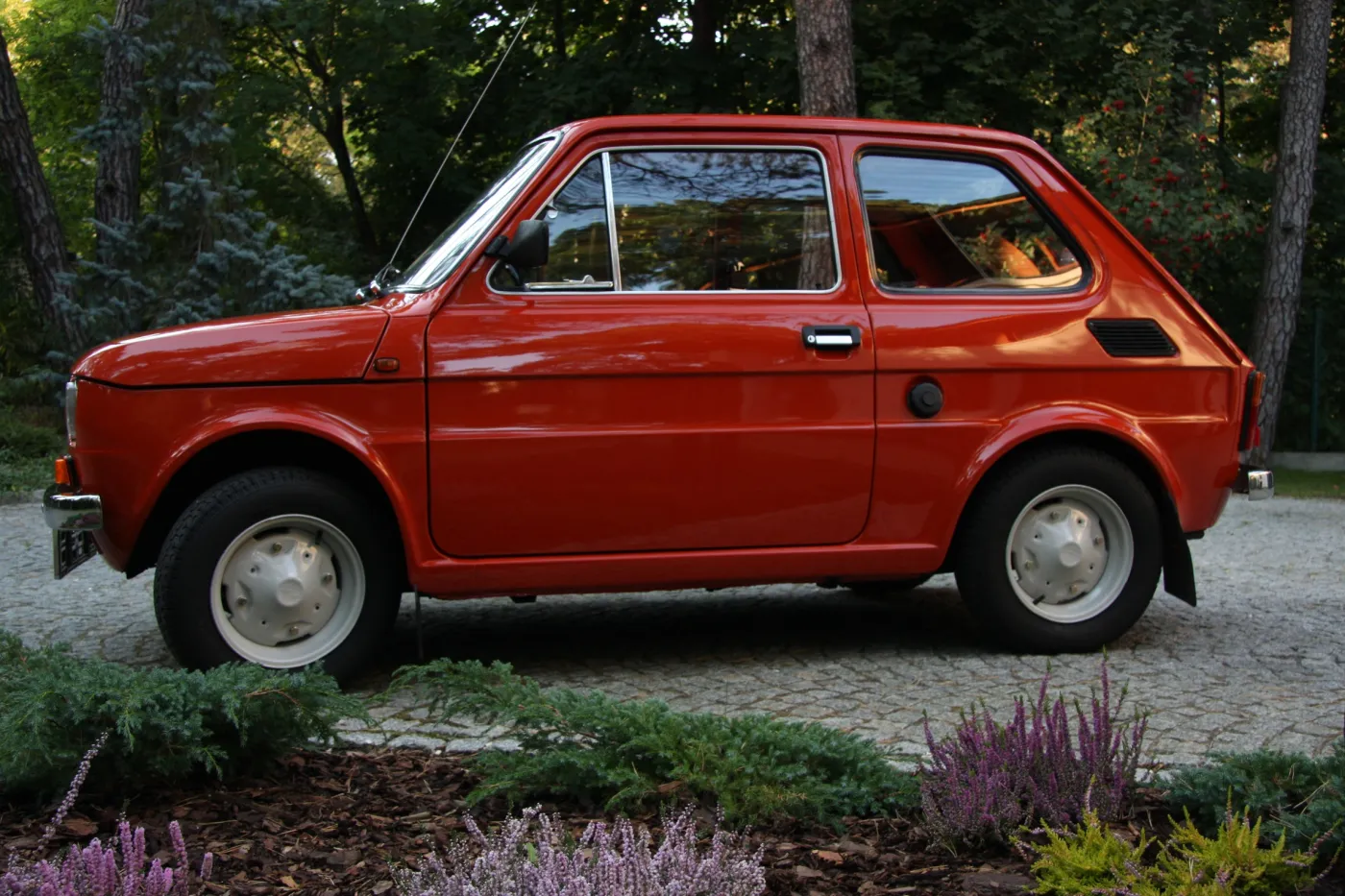 7838742-fiat-126p.jpeg
