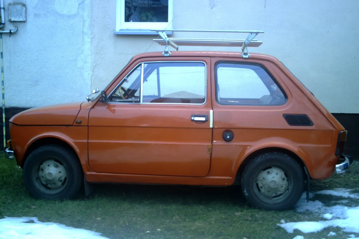 7839102-fiat-126p.jpg