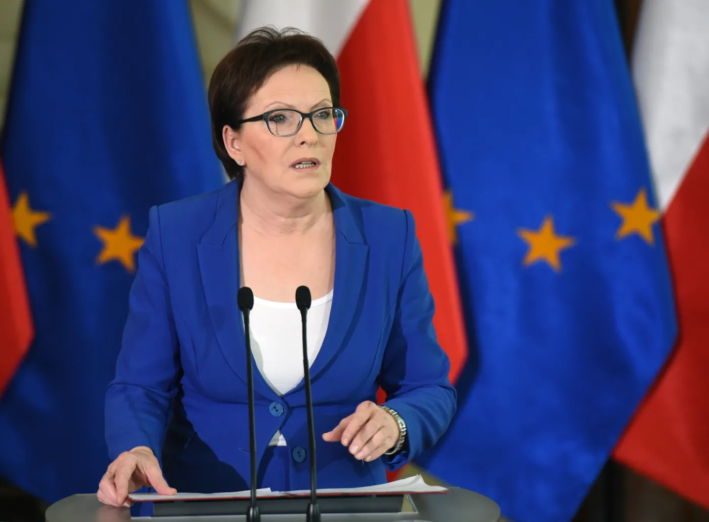 Dymisje w rządzie spowodowane nie tylko wyciekiem akt. OPINIA