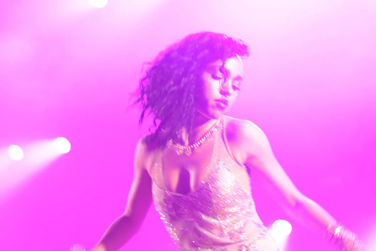7874219-fka-twigs.jpg