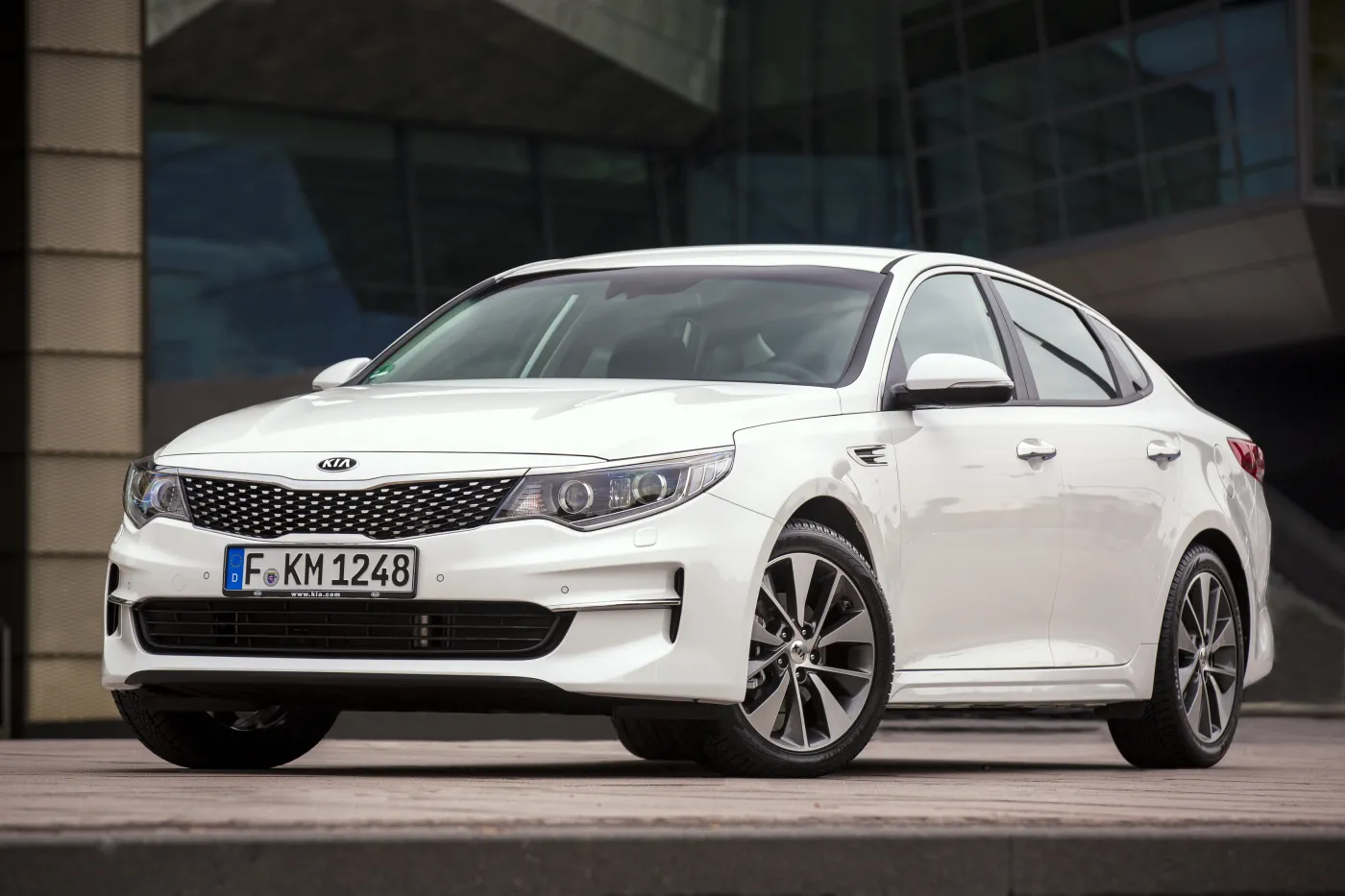 8390526-kia-optima.jpg