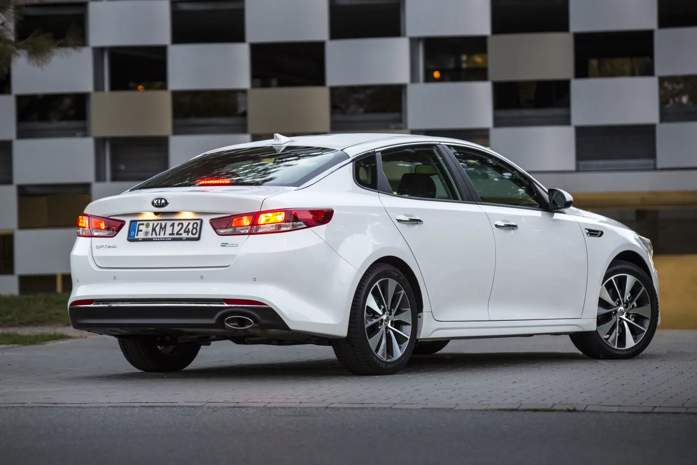 8390654-kia-optima.jpg