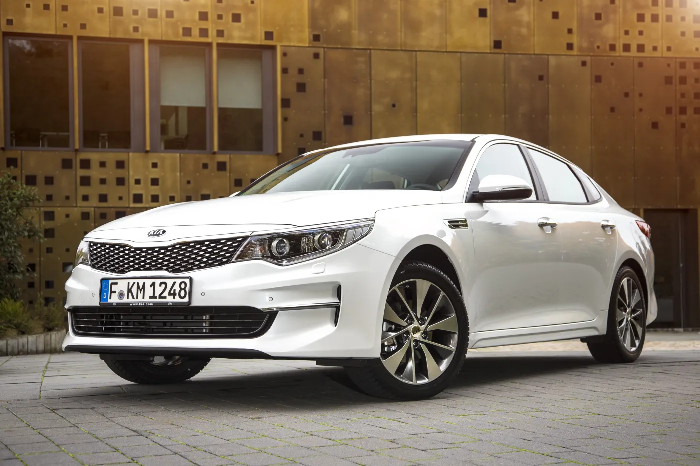 8390686-kia-optima.jpg
