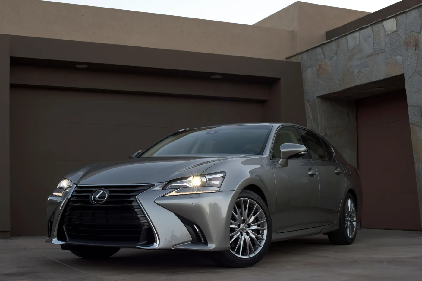 8396027-lexus-gs.jpg