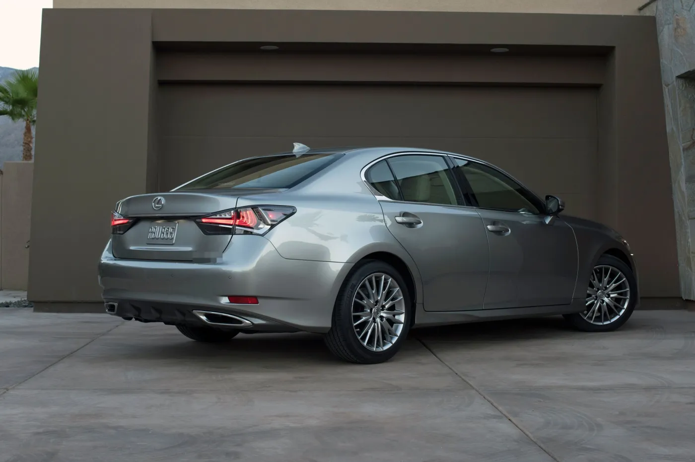8396091-lexus-gs.jpg