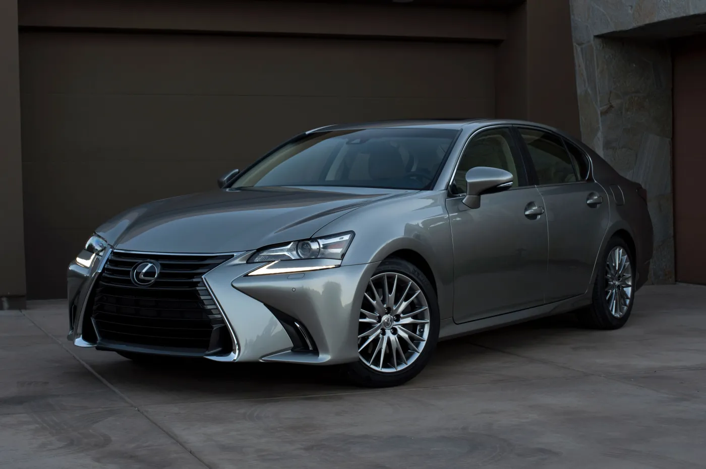 8396187-lexus-gs.jpg