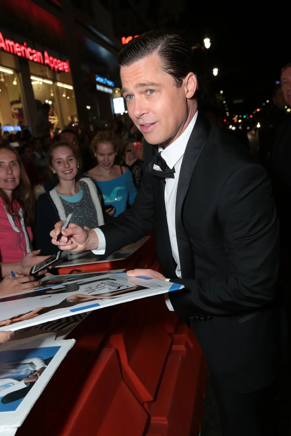 8399369-brad-pitt.jpg