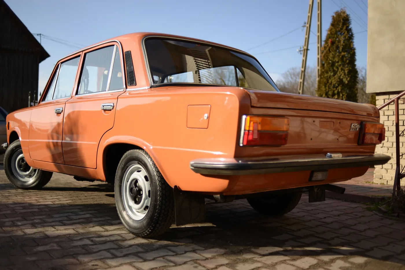8410203-fiat-125p.jpg