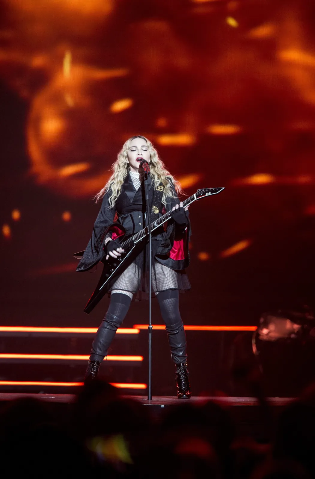 8430405-madonna.jpg