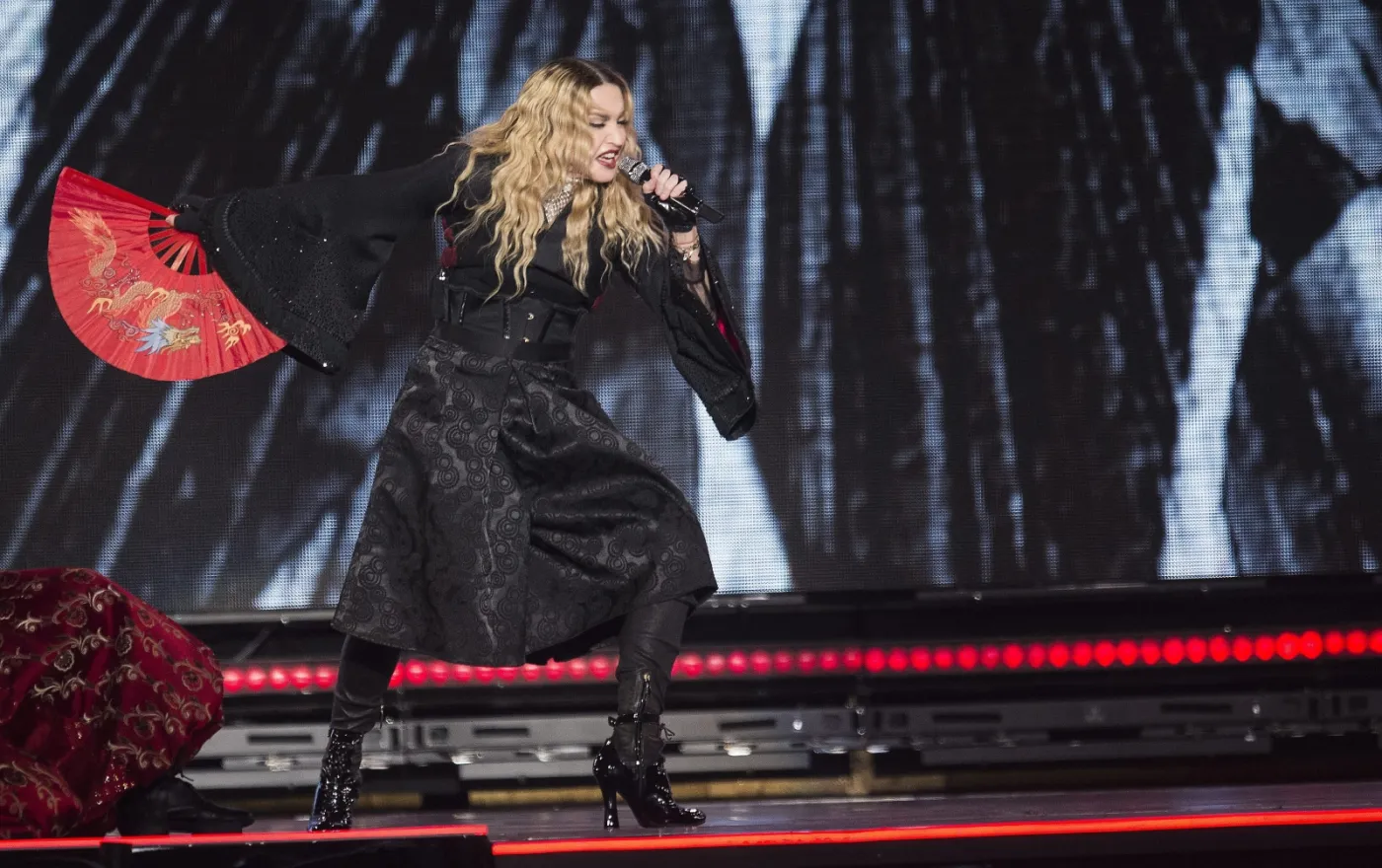 8430469-madonna.jpg