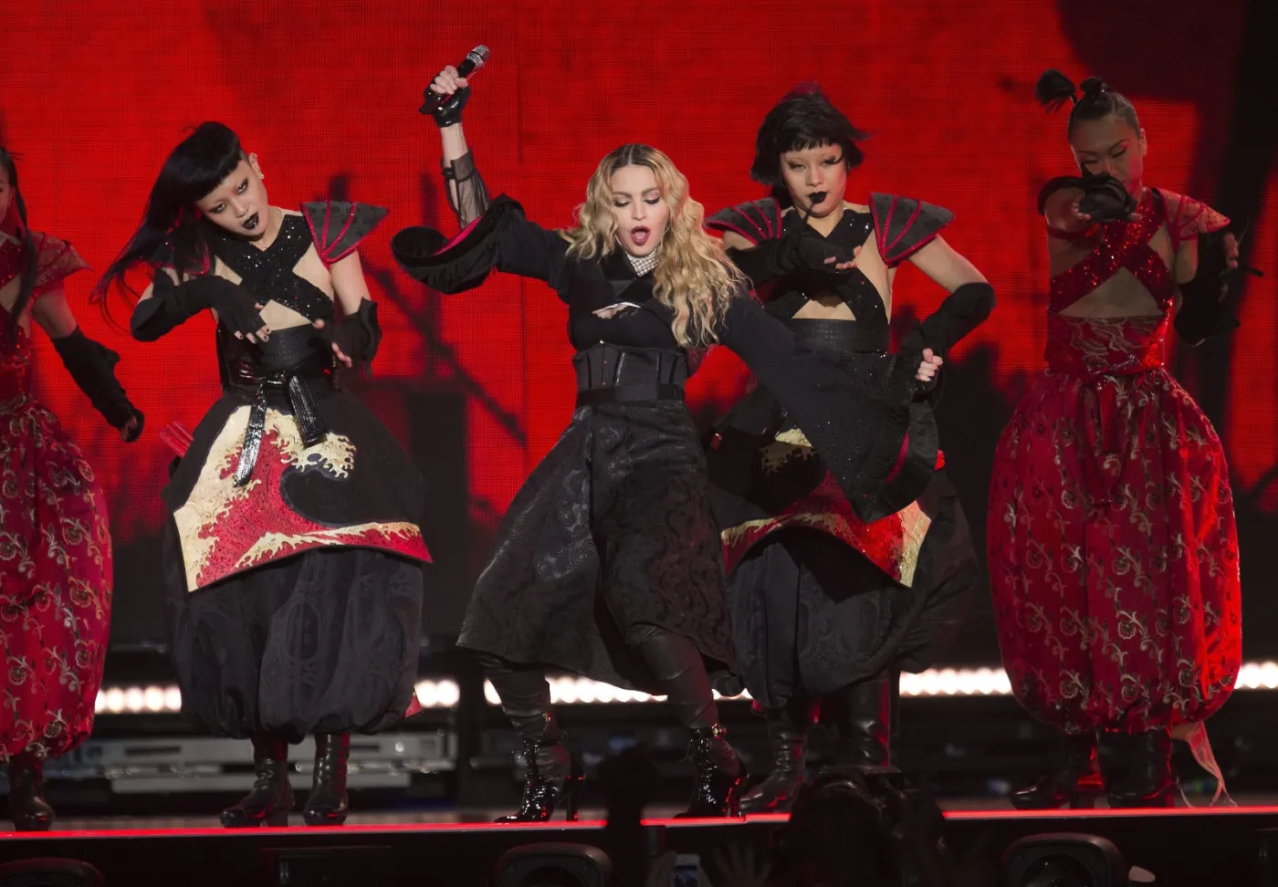 8430501-madonna.jpg