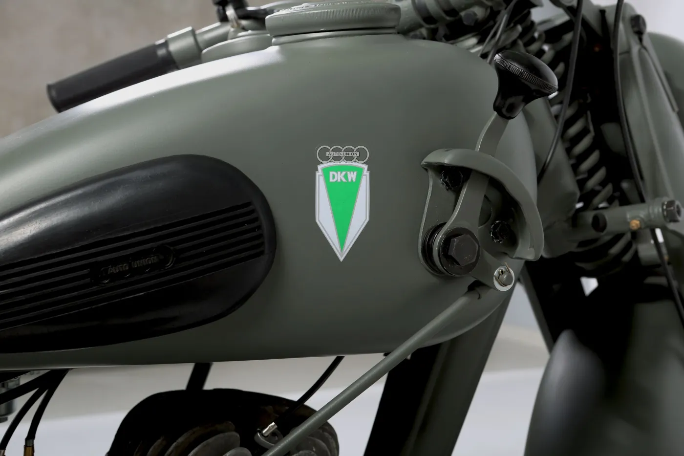 8463570-dkw-nz-250.jpg