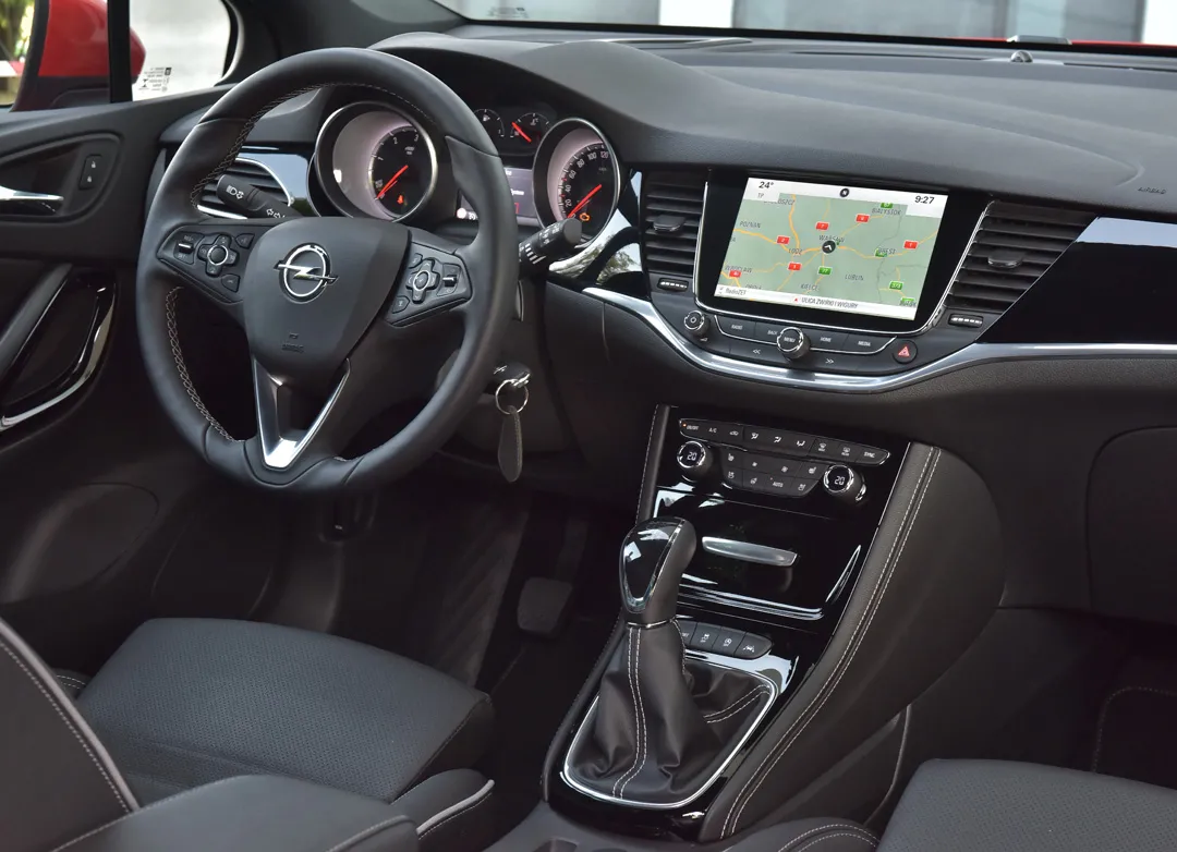 8156294-opel-astra.jpg
