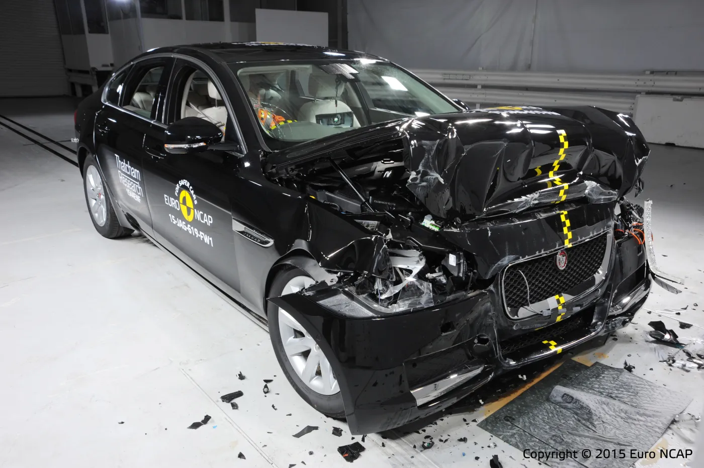 8501704-jaguar-xf.jpg