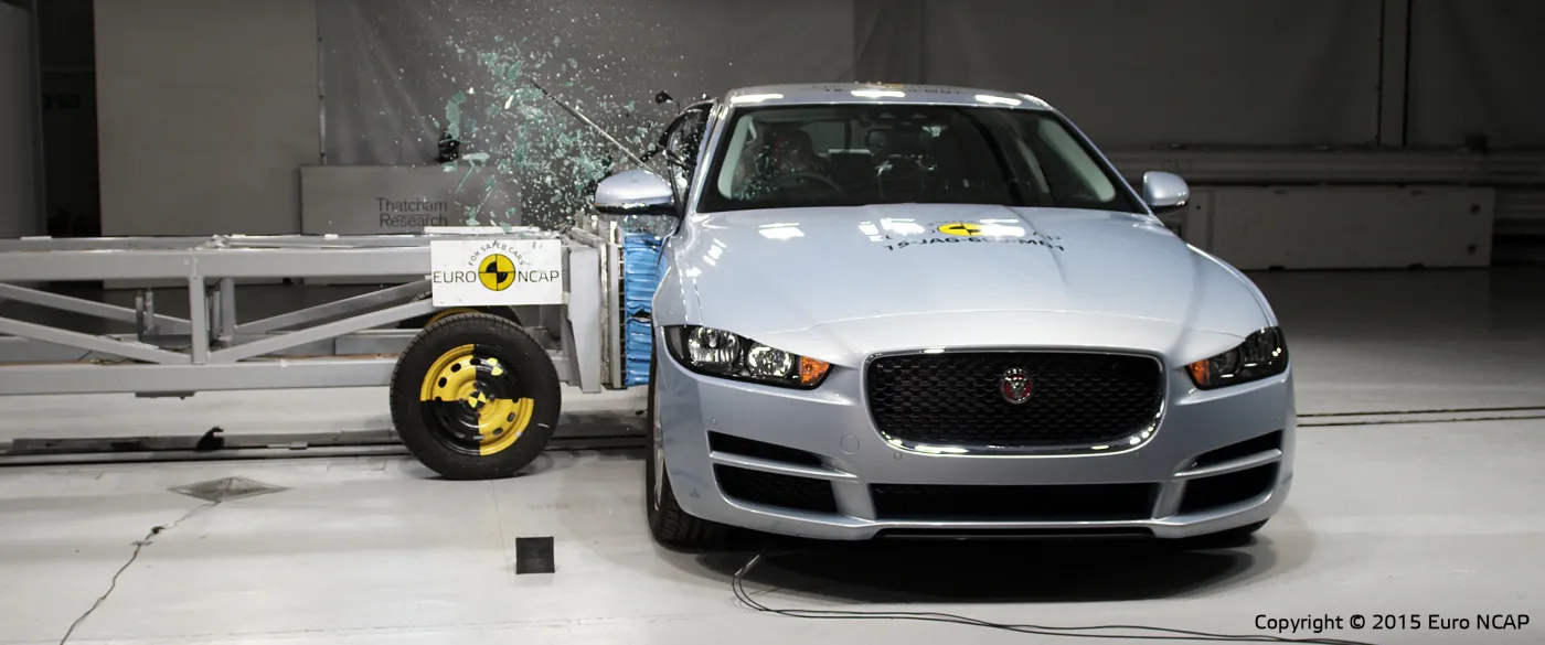 8502007-jaguar-xe.jpg