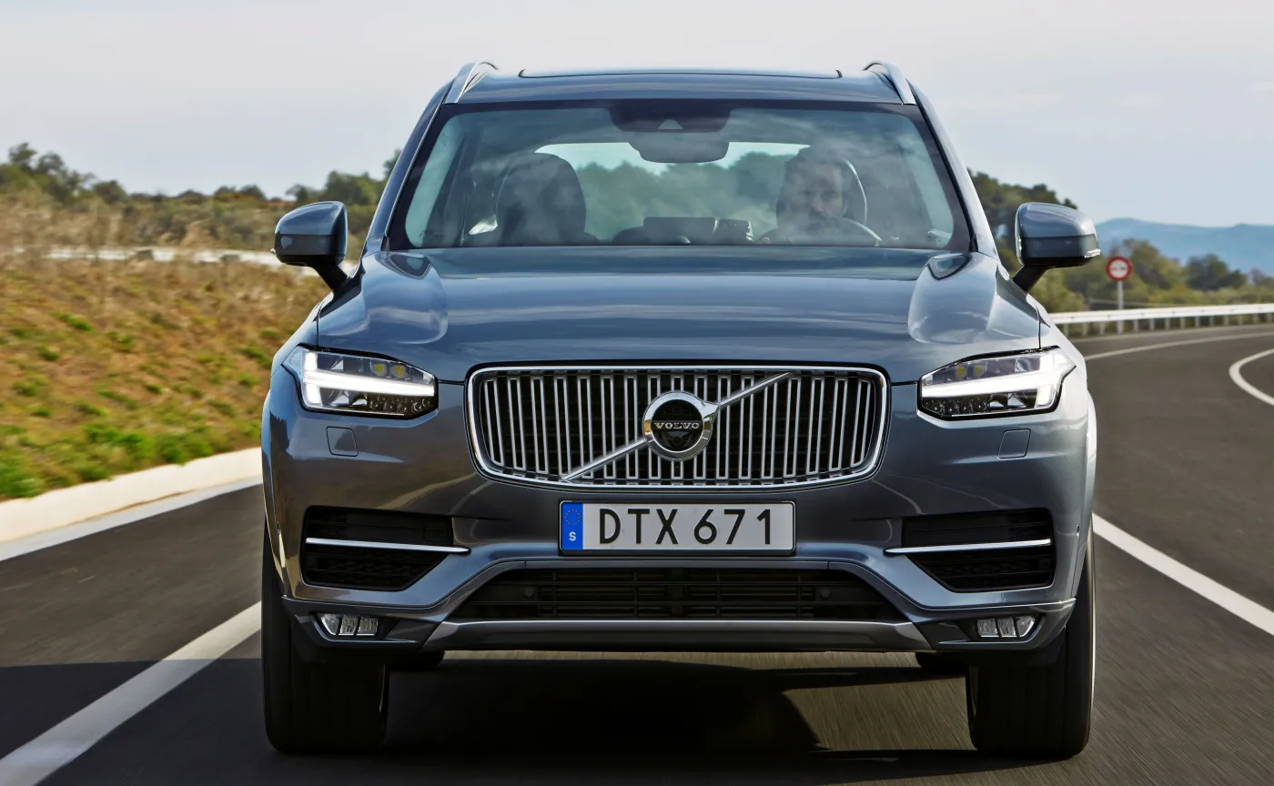 8540439-volvo-xc90.jpg