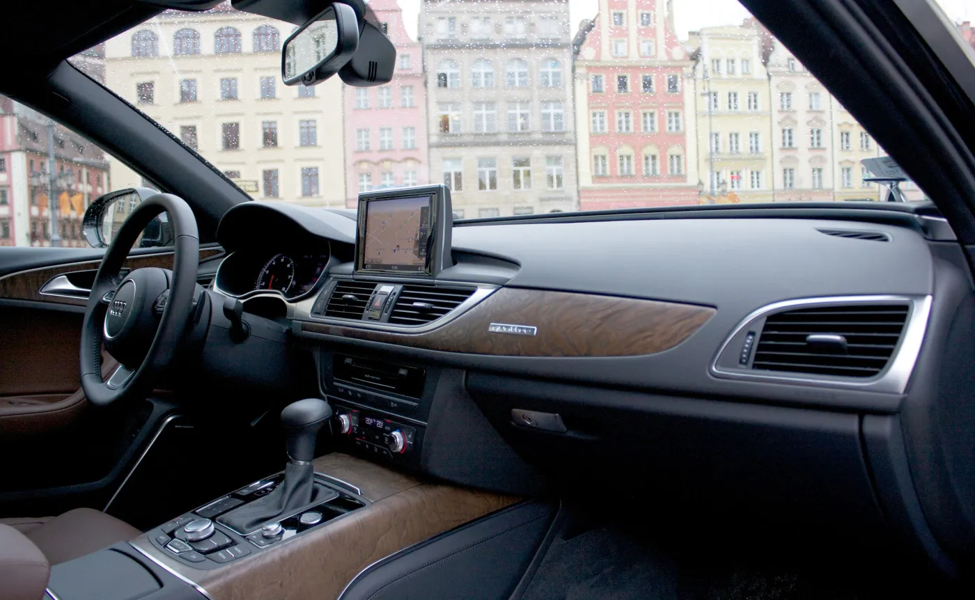 8605741-audi-a6.jpg