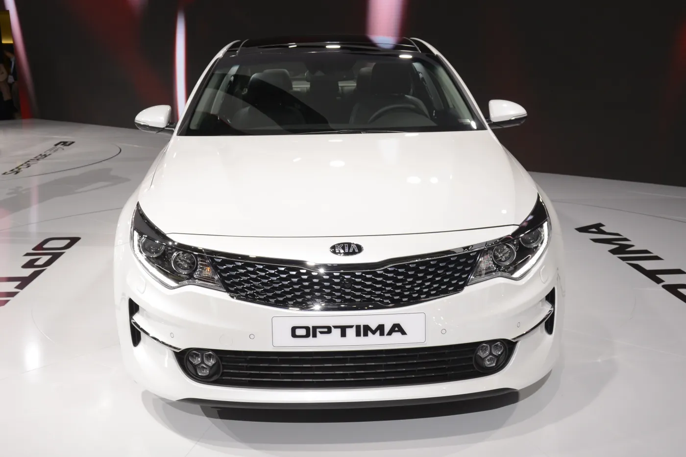 8243235-kia-optima.jpg