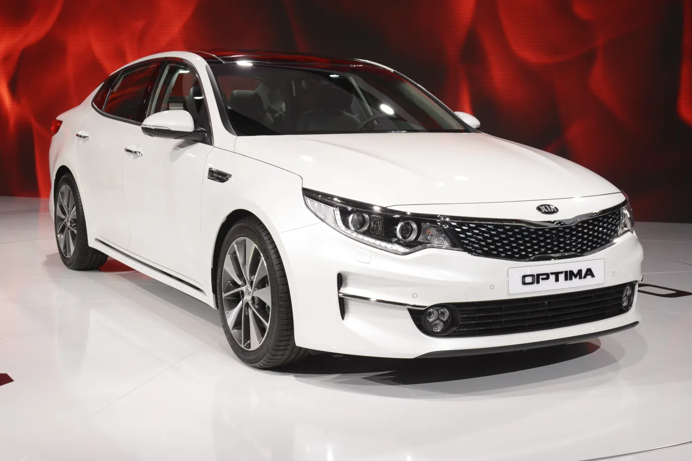 8243299-kia-optima.jpg