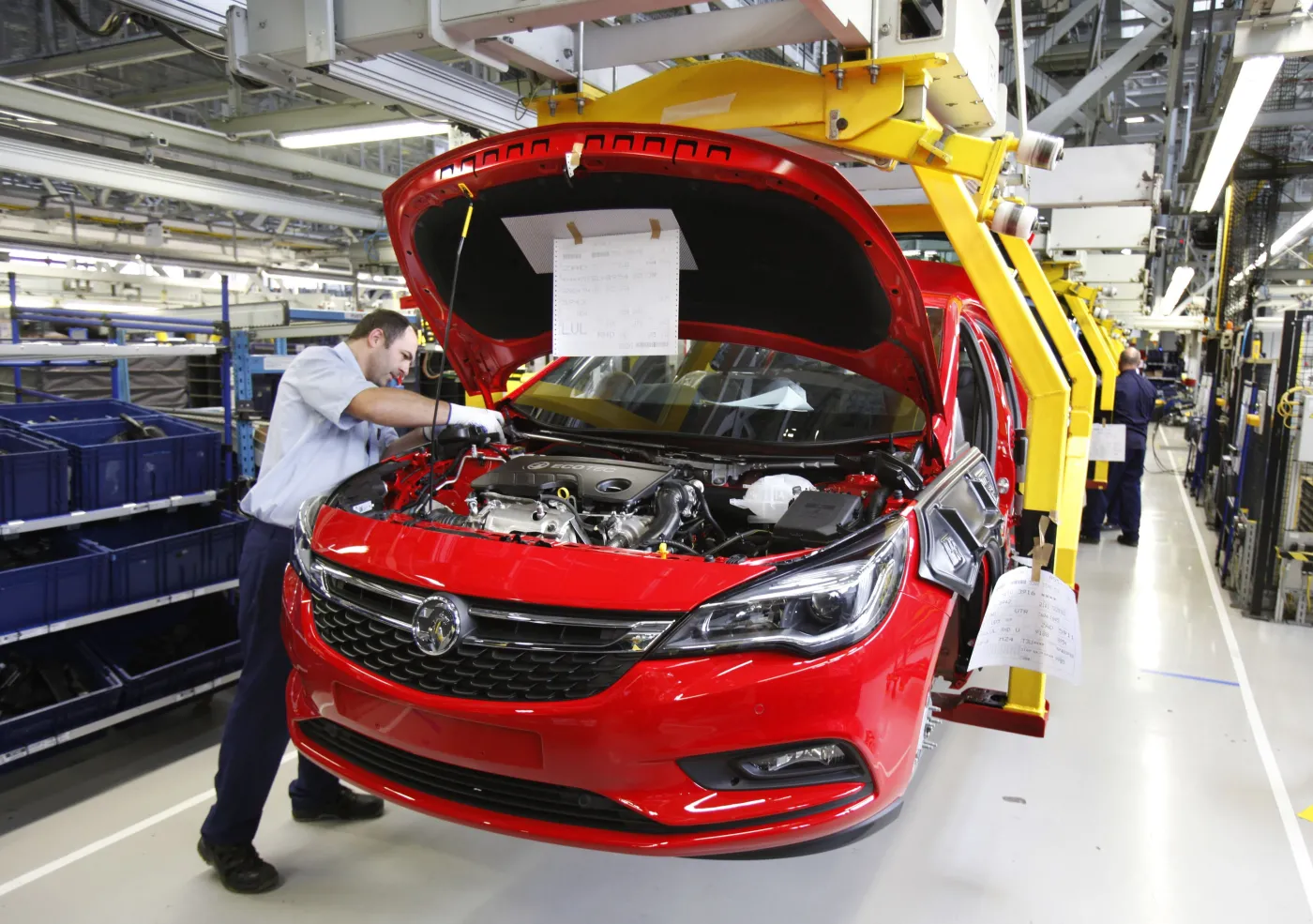 8264673-opel-astra.jpg