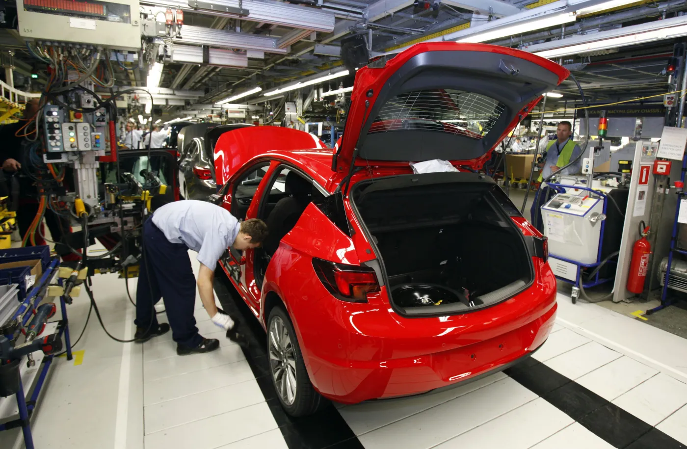 8264705-opel-astra.jpg