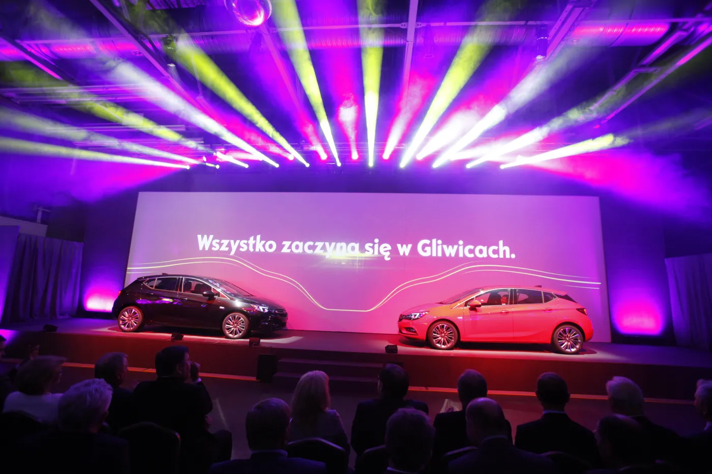 8265114-opel-astra.jpg