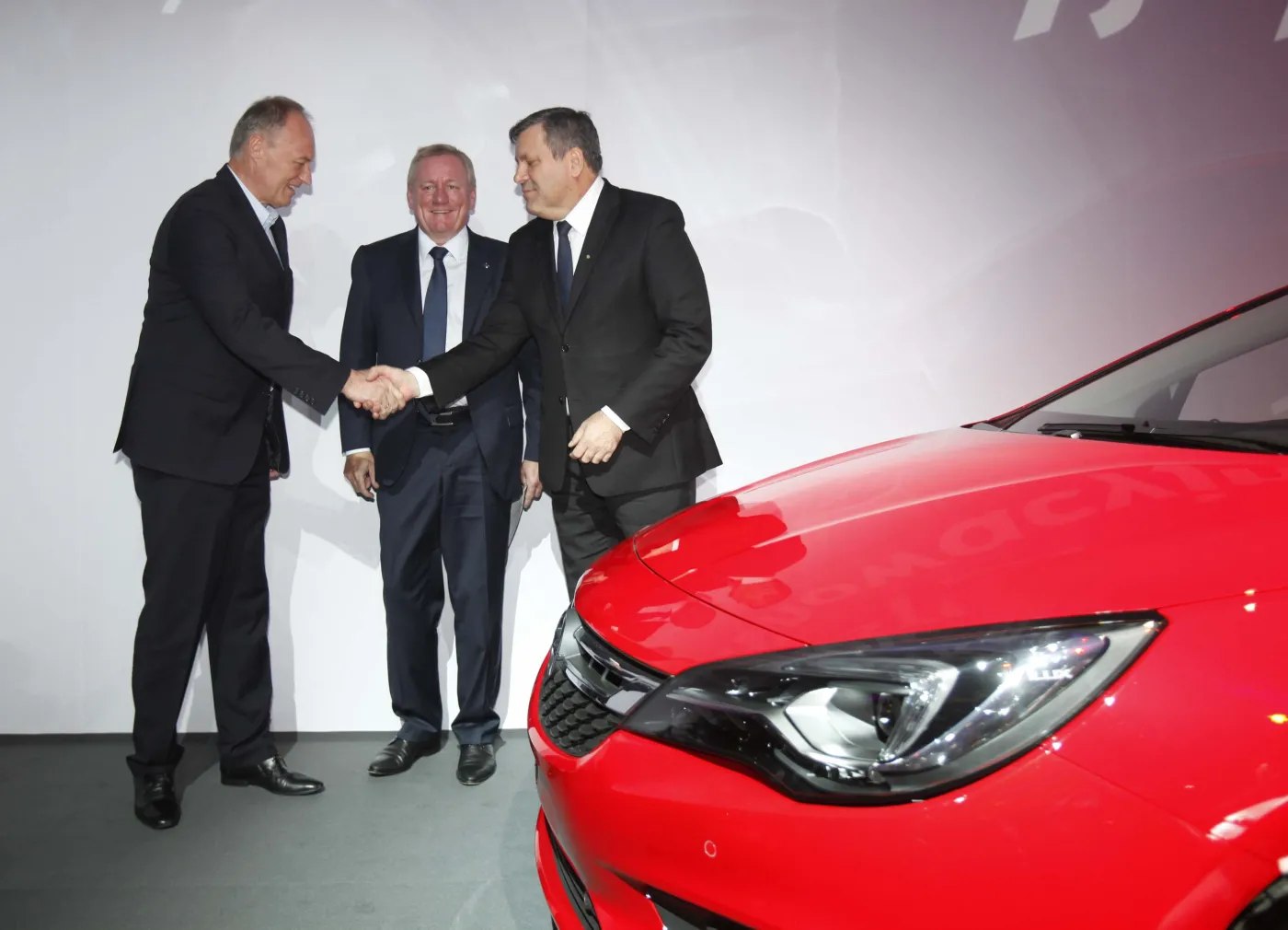 8265146-opel-astra.jpg