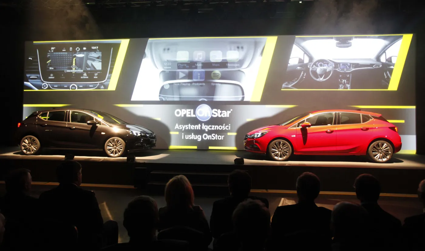 8265178-opel-astra.jpg