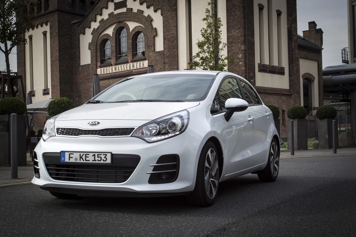 6875244-kia-rio.jpg