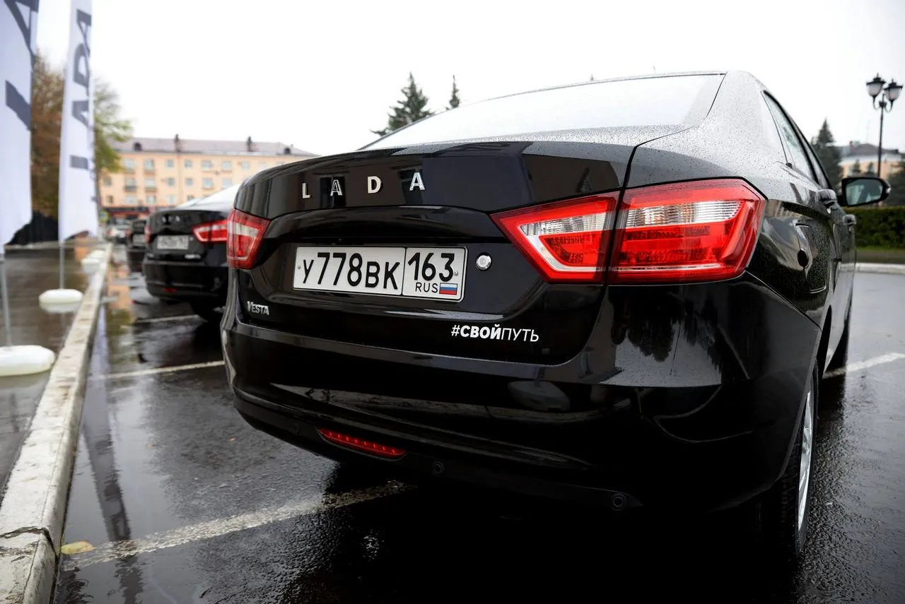 8355201-lada-vesta.jpg