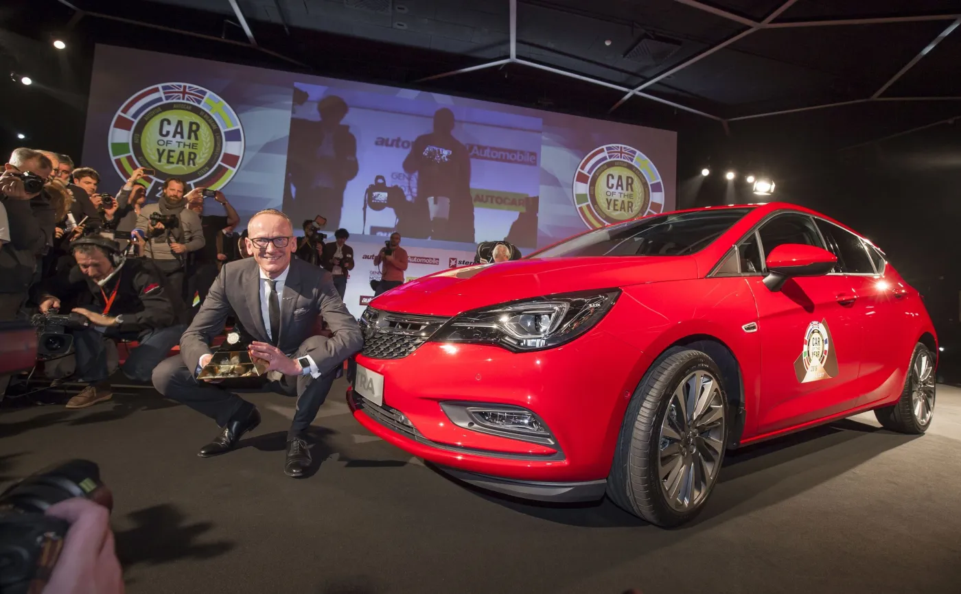 8797406-opel-astra.jpg