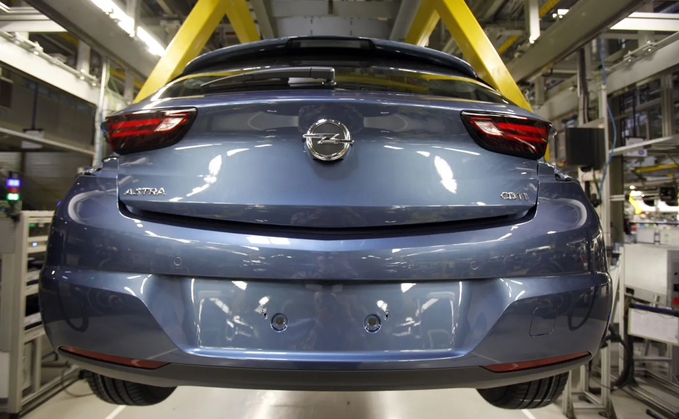 8612134-opel-astra.jpg