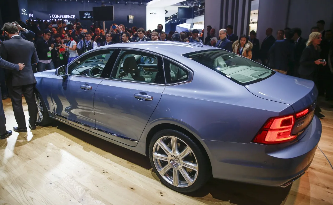 8629086-volvo-s90.jpg
