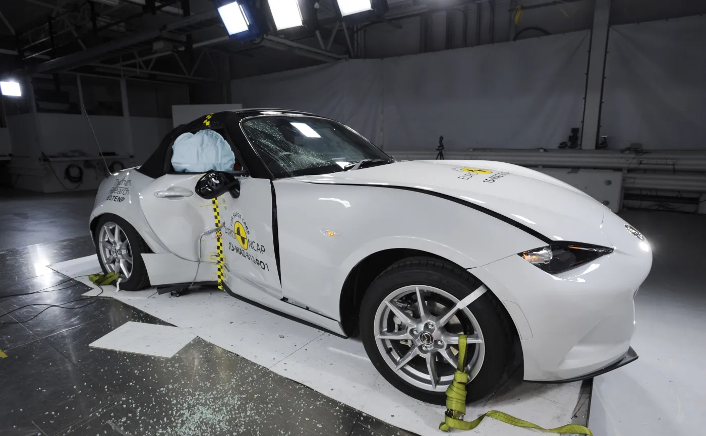8635103-mazda-mx-5.jpg